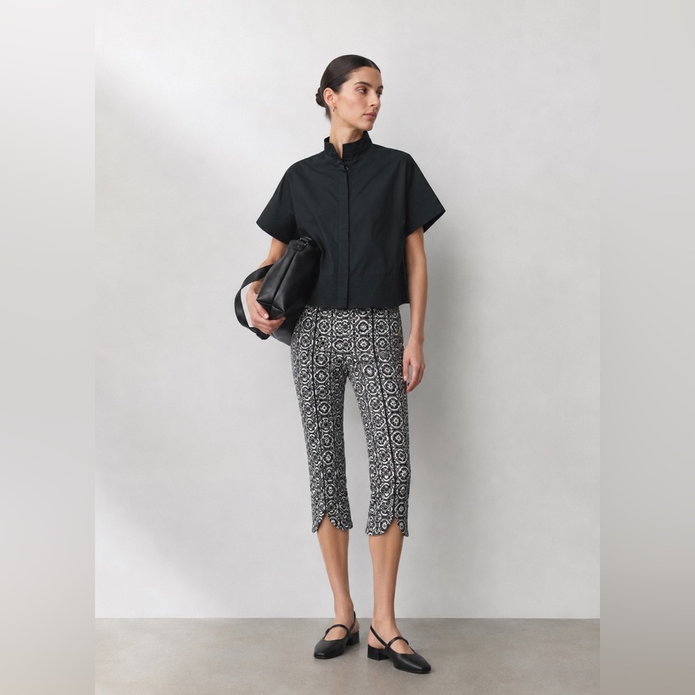 JOSEPH RIBKOFF - Chic Black & White Geometric Capri Pants | Stretch